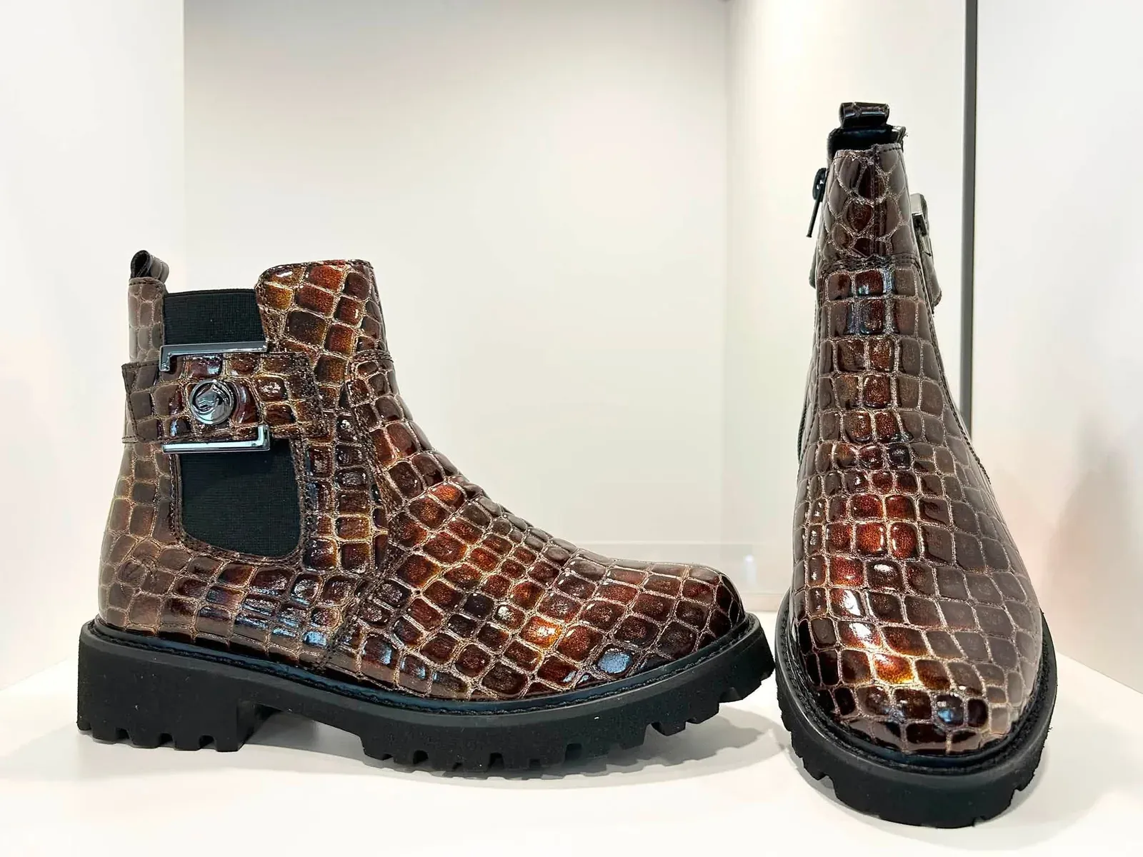 Bottines façon croco, brun et noir