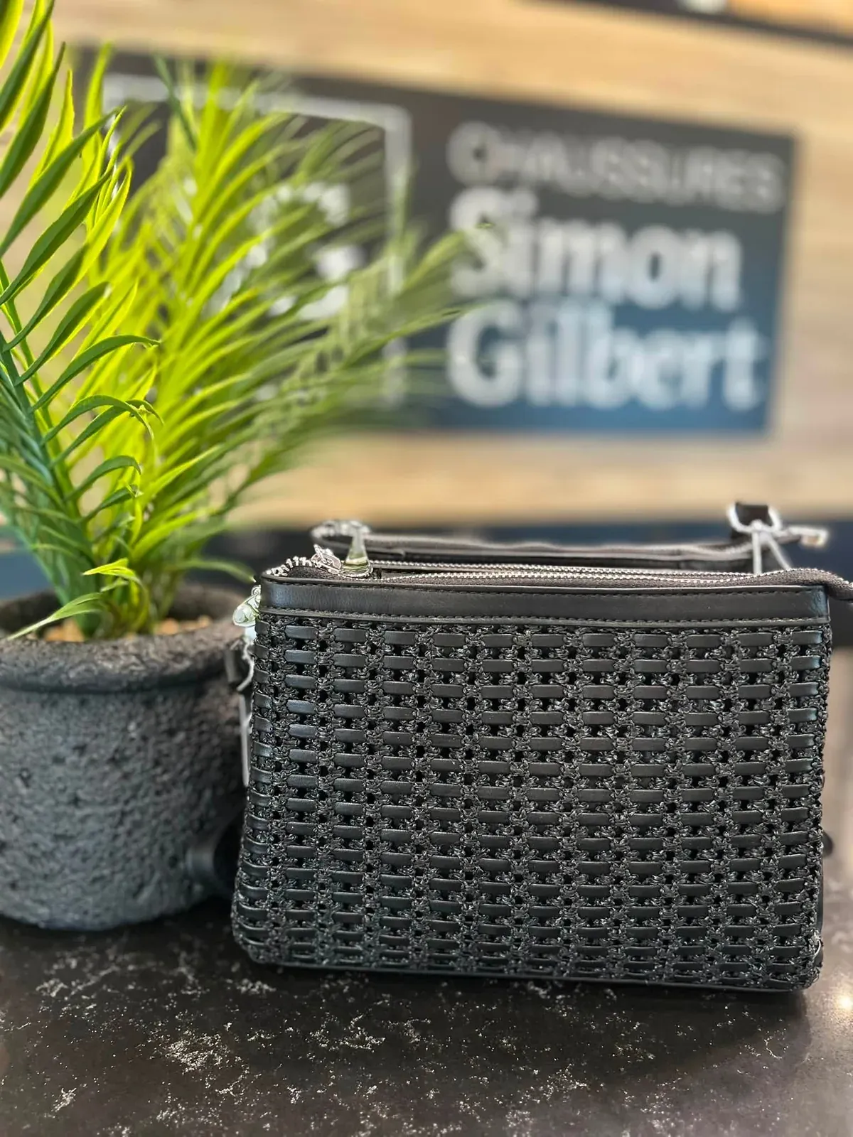 Pochette noire tressée