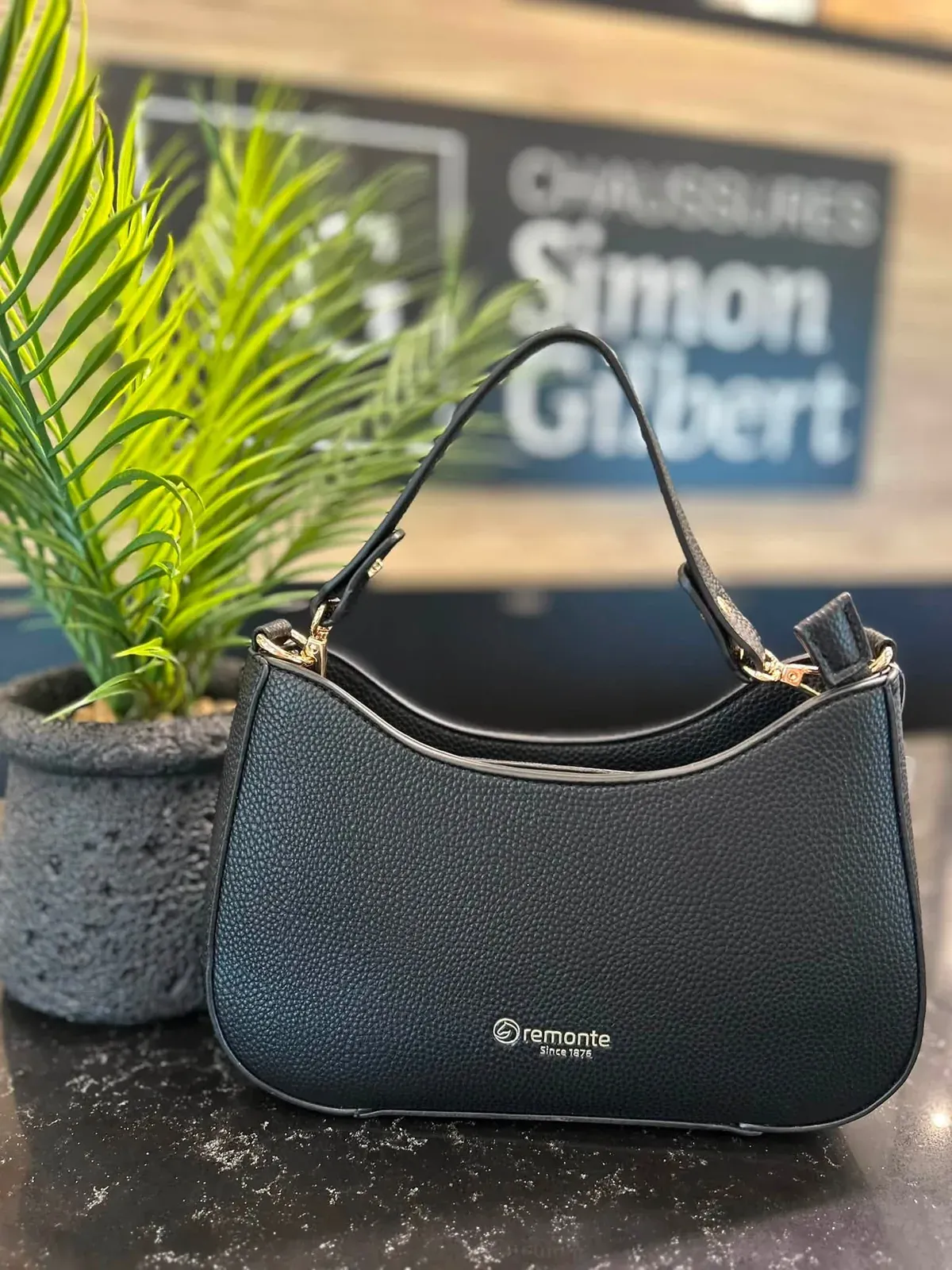 Sac noir à anse courte