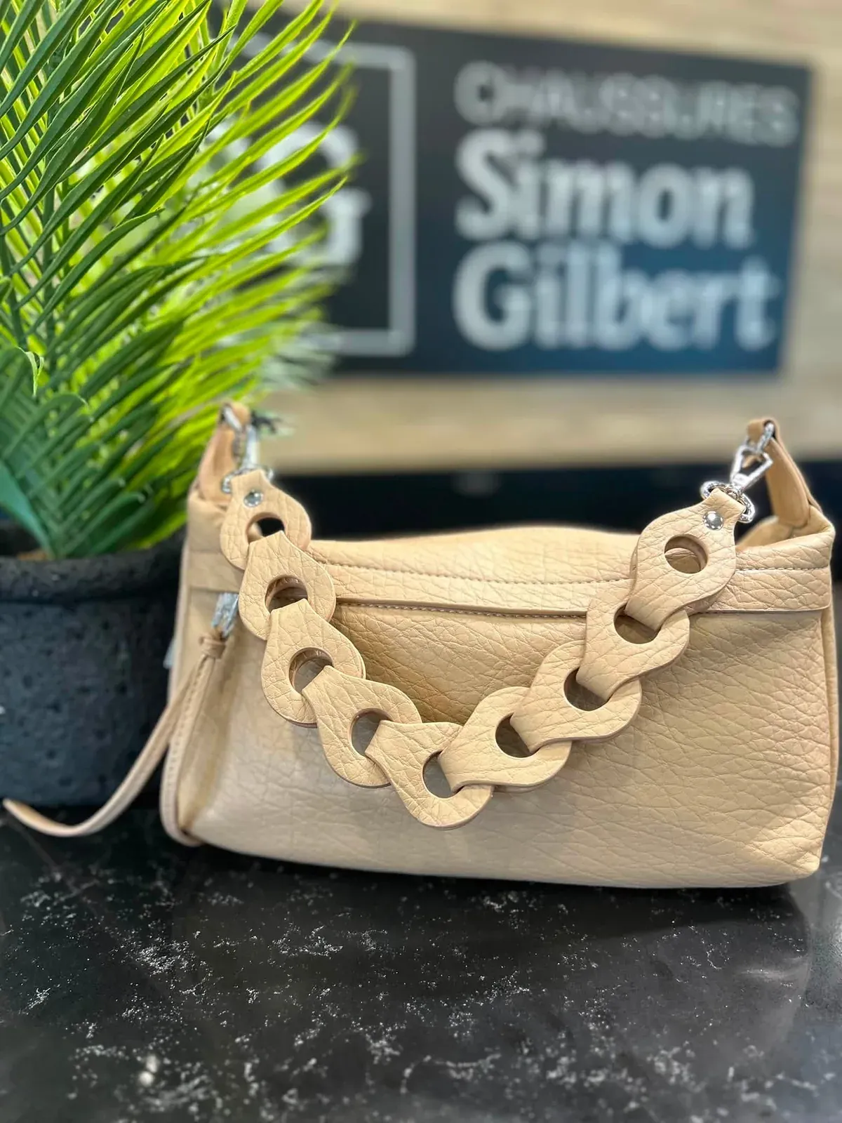 Sac beige à chaîne ivoire