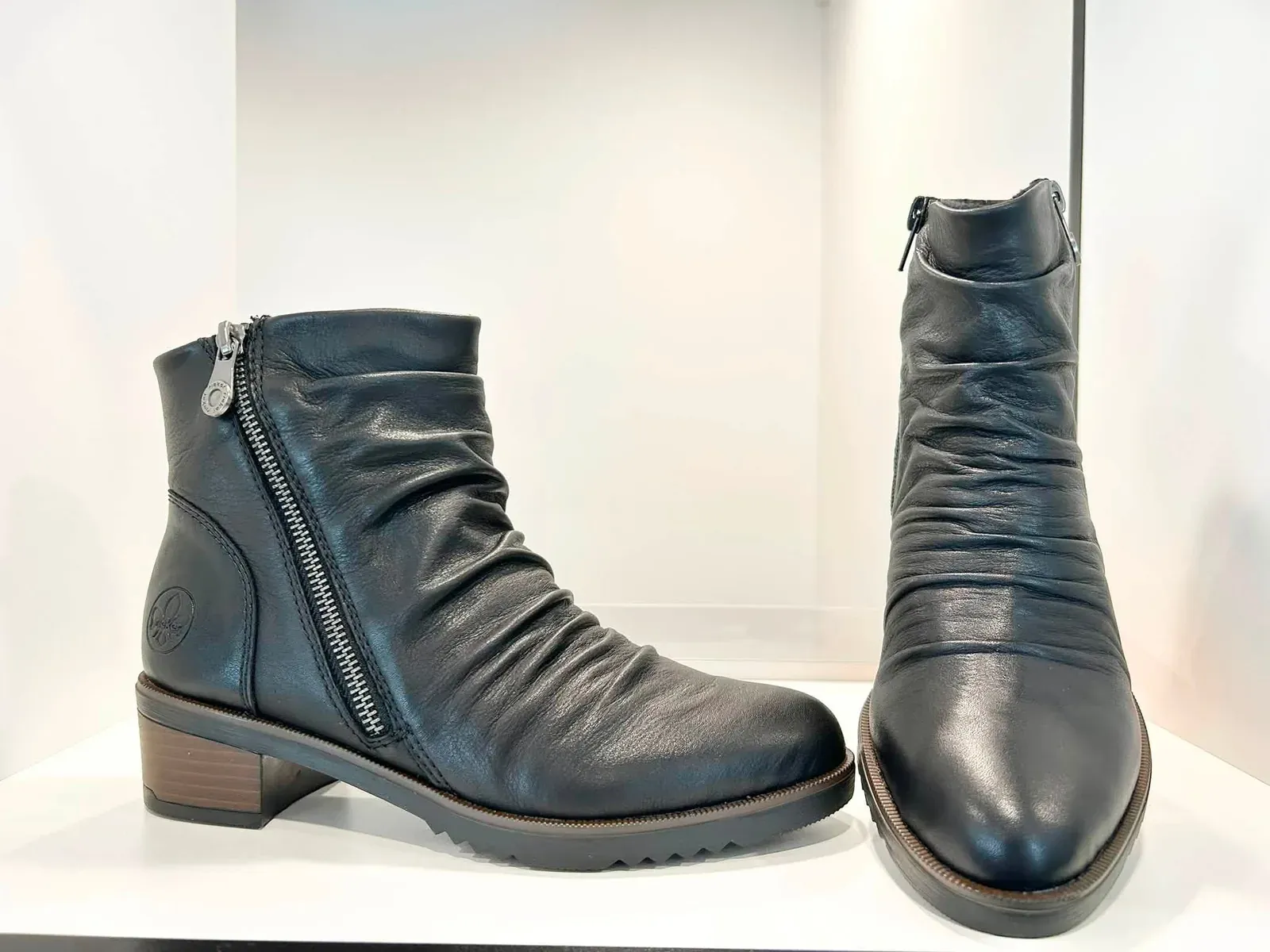 Bottines noires à glissière latérale