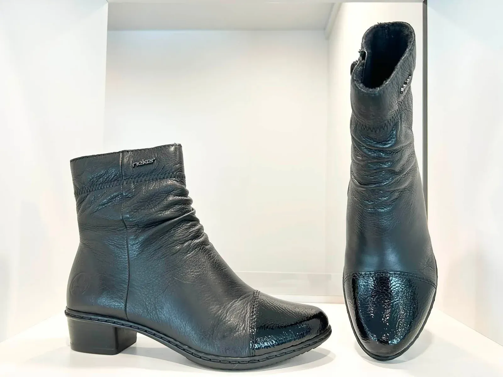 Bottes mi-mollet, cuir mat et cuir verni