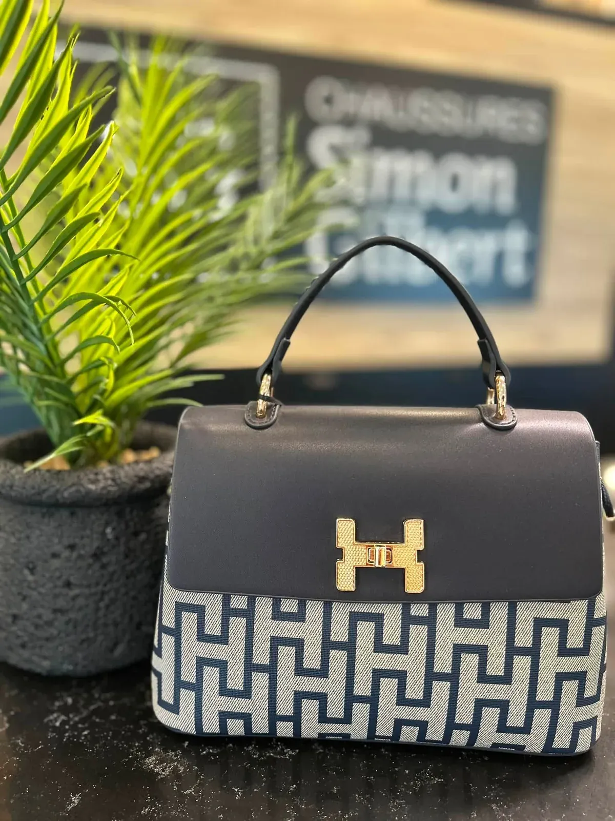 Sac rigide à motif, anse rabattable