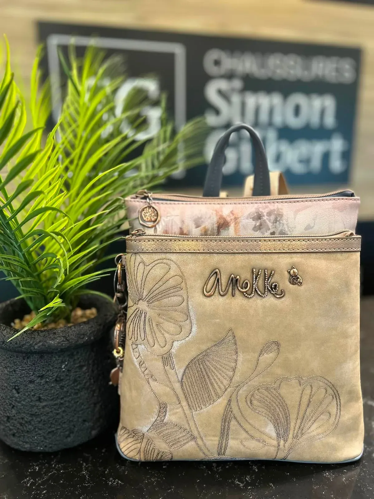 Sac beige à motif floral