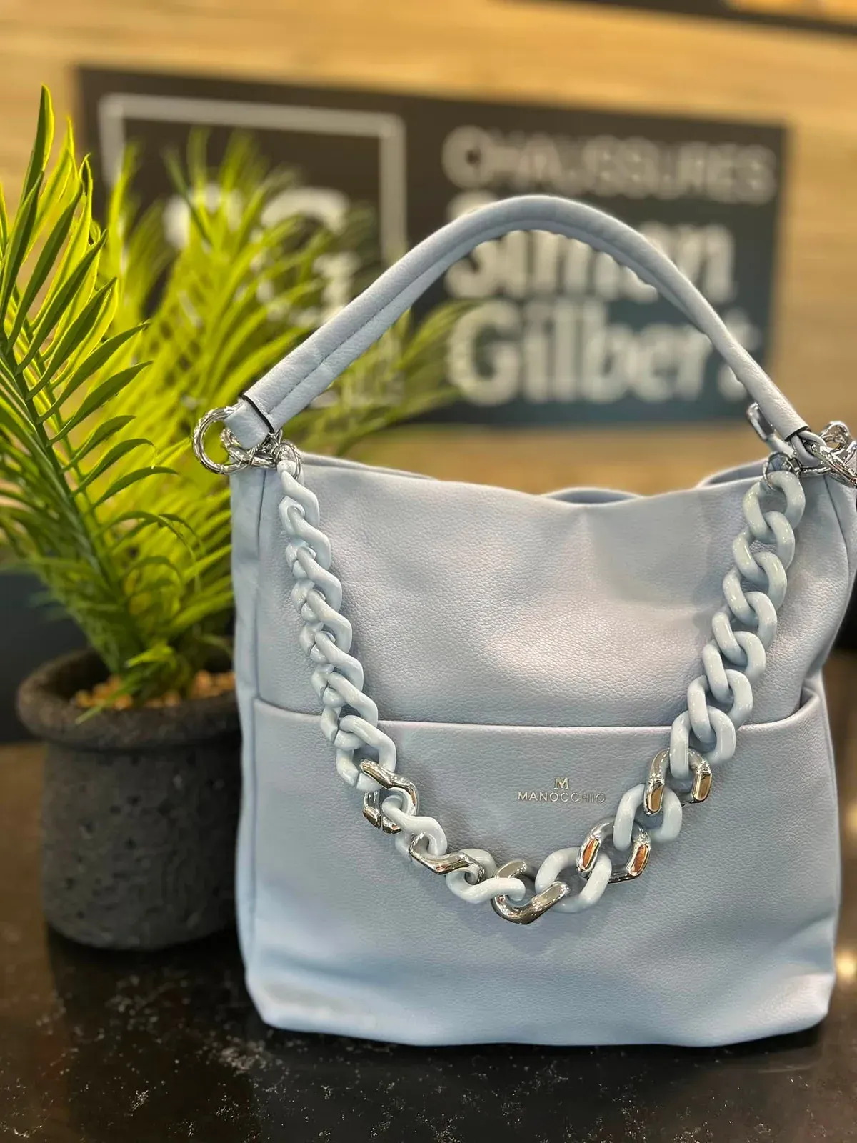 Sac gris perle à chaîne métallique
